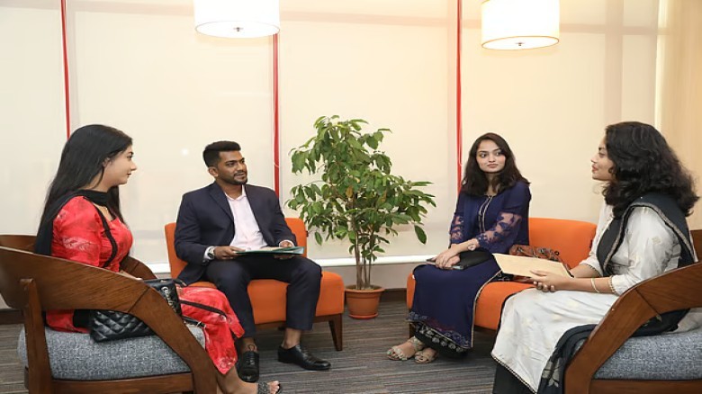 Job opportunities in various grades including 9th ...